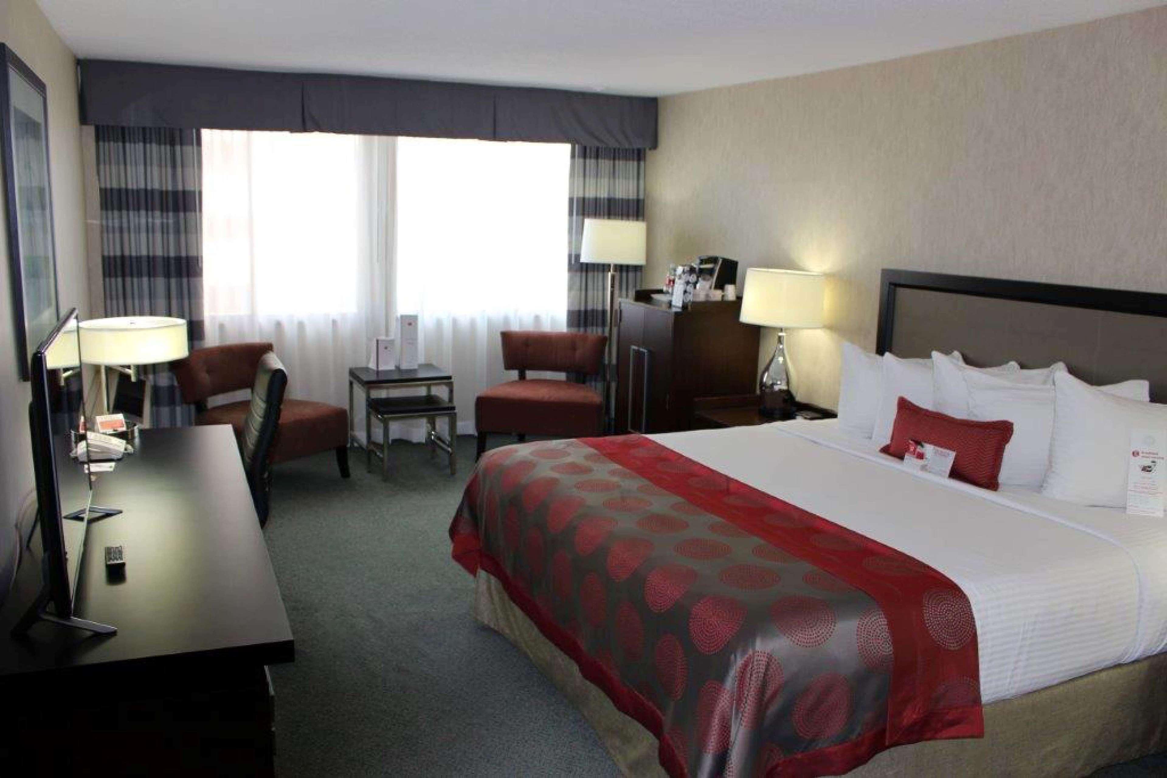 Ramada Plaza By Wyndham Regina Downtown Hotel Exterior photo