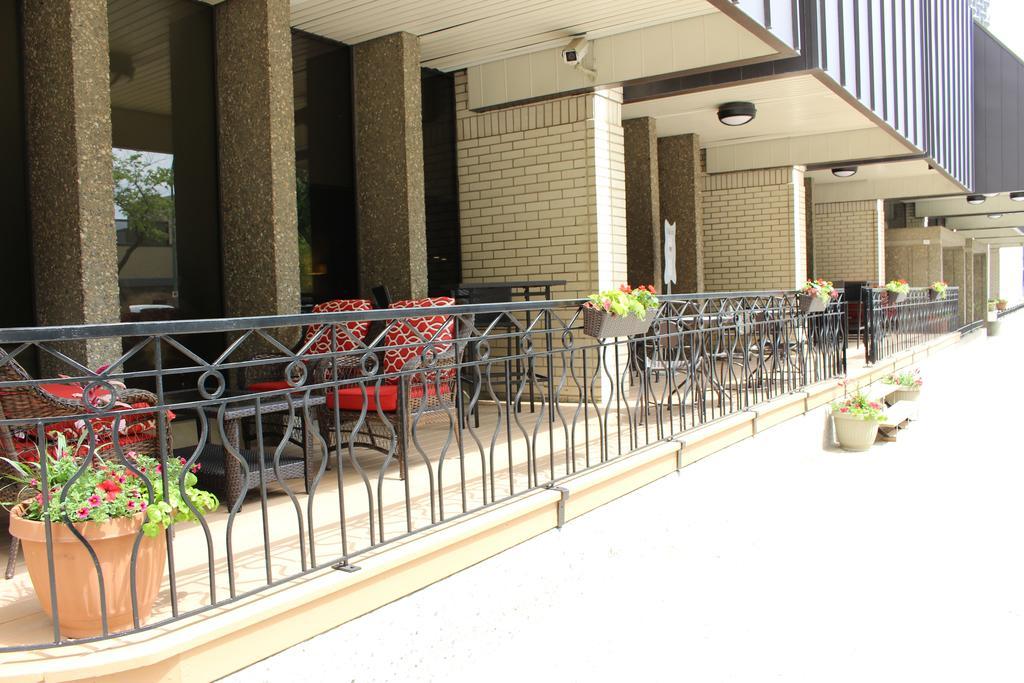 Ramada Plaza By Wyndham Regina Downtown Hotel Exterior photo